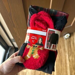 Kid’s 3 piece Christmas Pajama Set NWT‎ Size 5-7